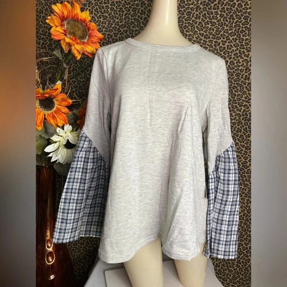 🌴3/$30🌴DOE & RAE Heather Grey/Navy Plaid Long Bell Sleeve Cotton Top NWT - Picture 2 of 12